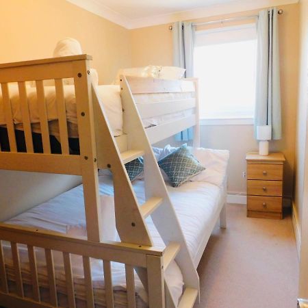 Beautiful 3 Bedroom Apt, Mins From Glasgow Airport, M8 & Sec Paisley Extérieur photo