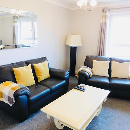 Beautiful 3 Bedroom Apt, Mins From Glasgow Airport, M8 & Sec Paisley Extérieur photo