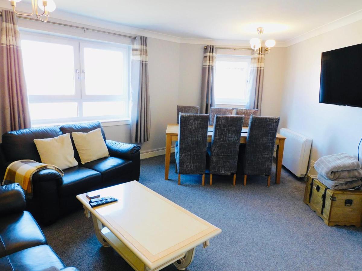 Beautiful 3 Bedroom Apt, Mins From Glasgow Airport, M8 & Sec Paisley Extérieur photo