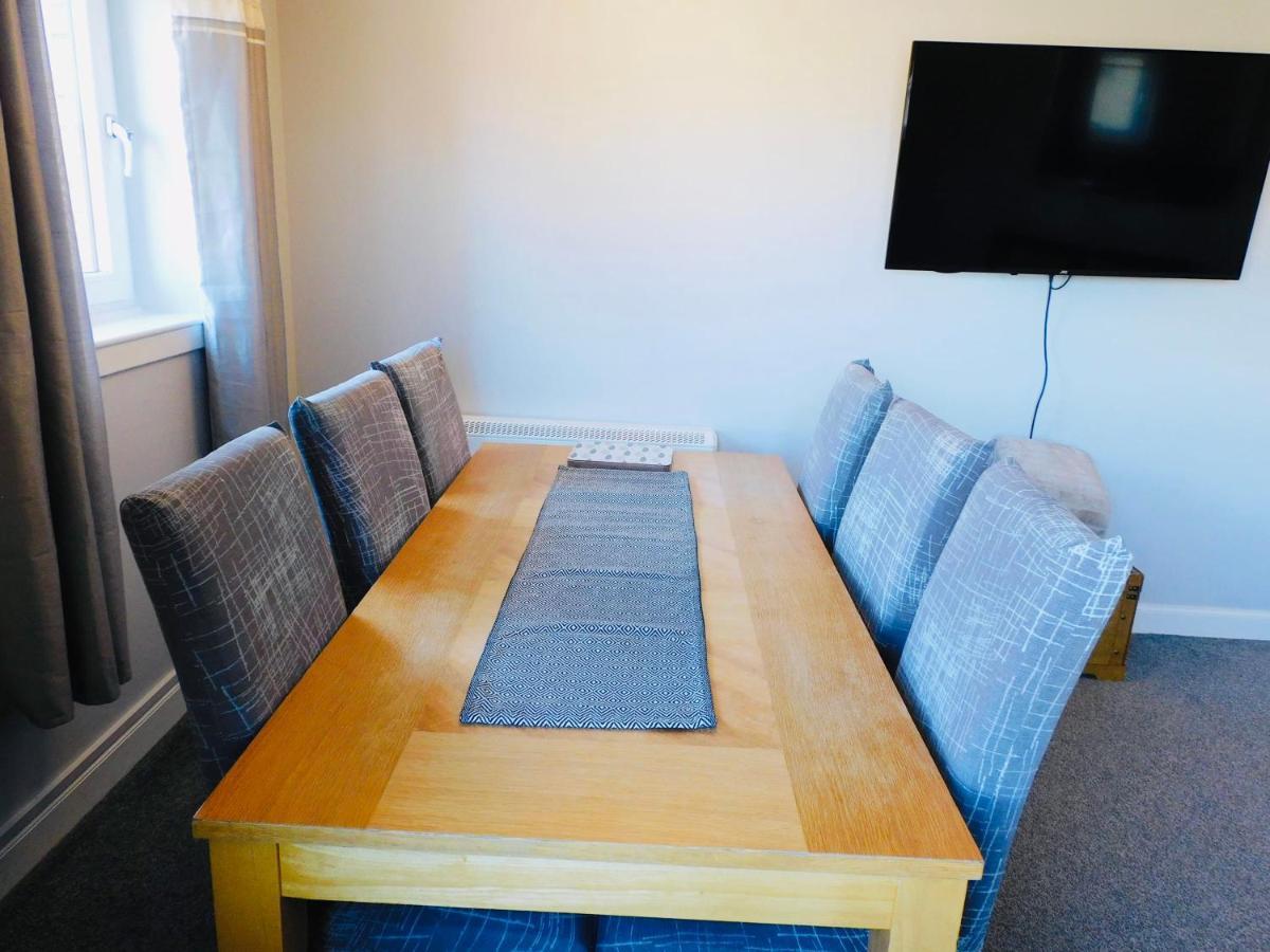 Beautiful 3 Bedroom Apt, Mins From Glasgow Airport, M8 & Sec Paisley Extérieur photo