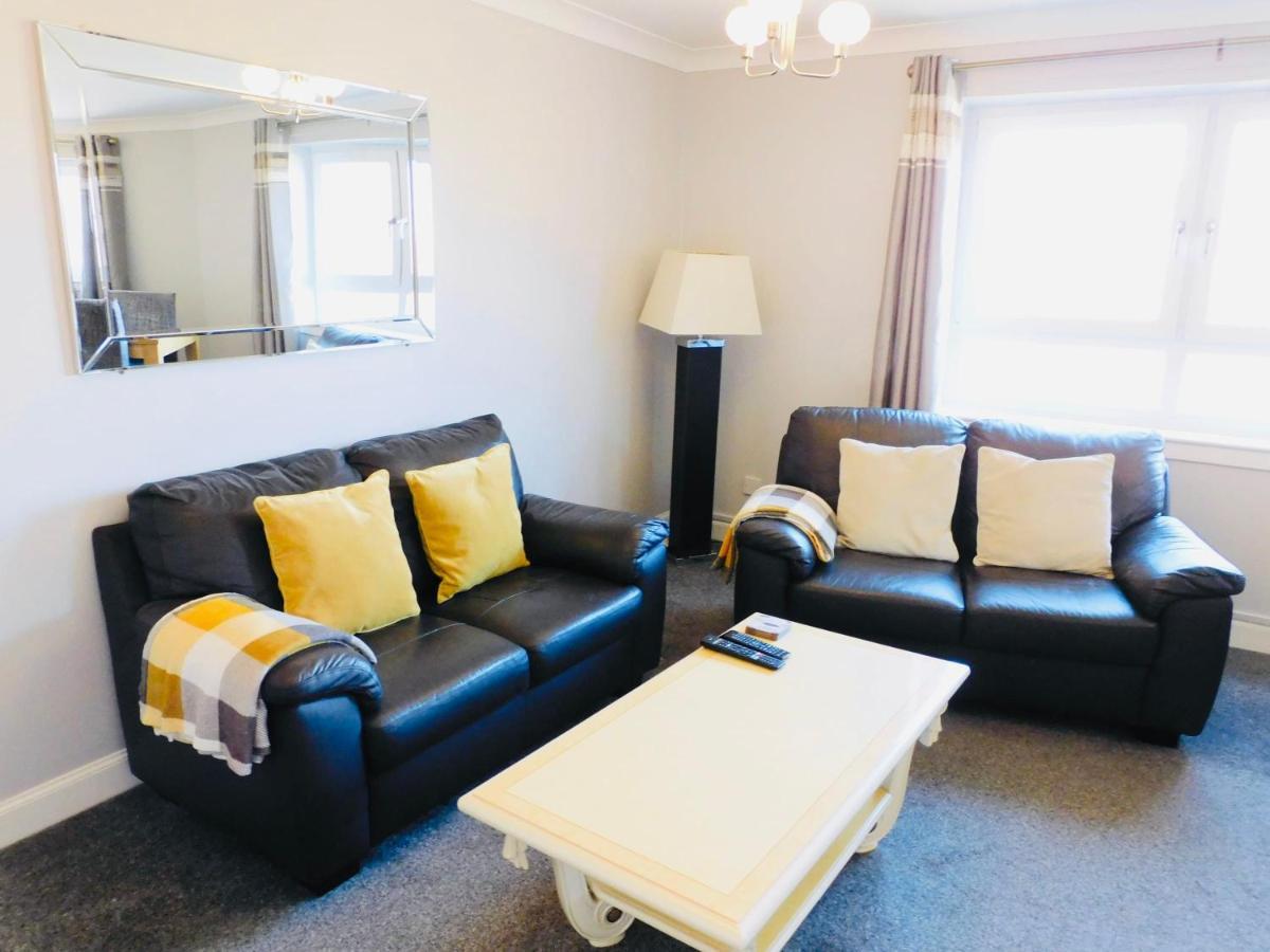 Beautiful 3 Bedroom Apt, Mins From Glasgow Airport, M8 & Sec Paisley Extérieur photo